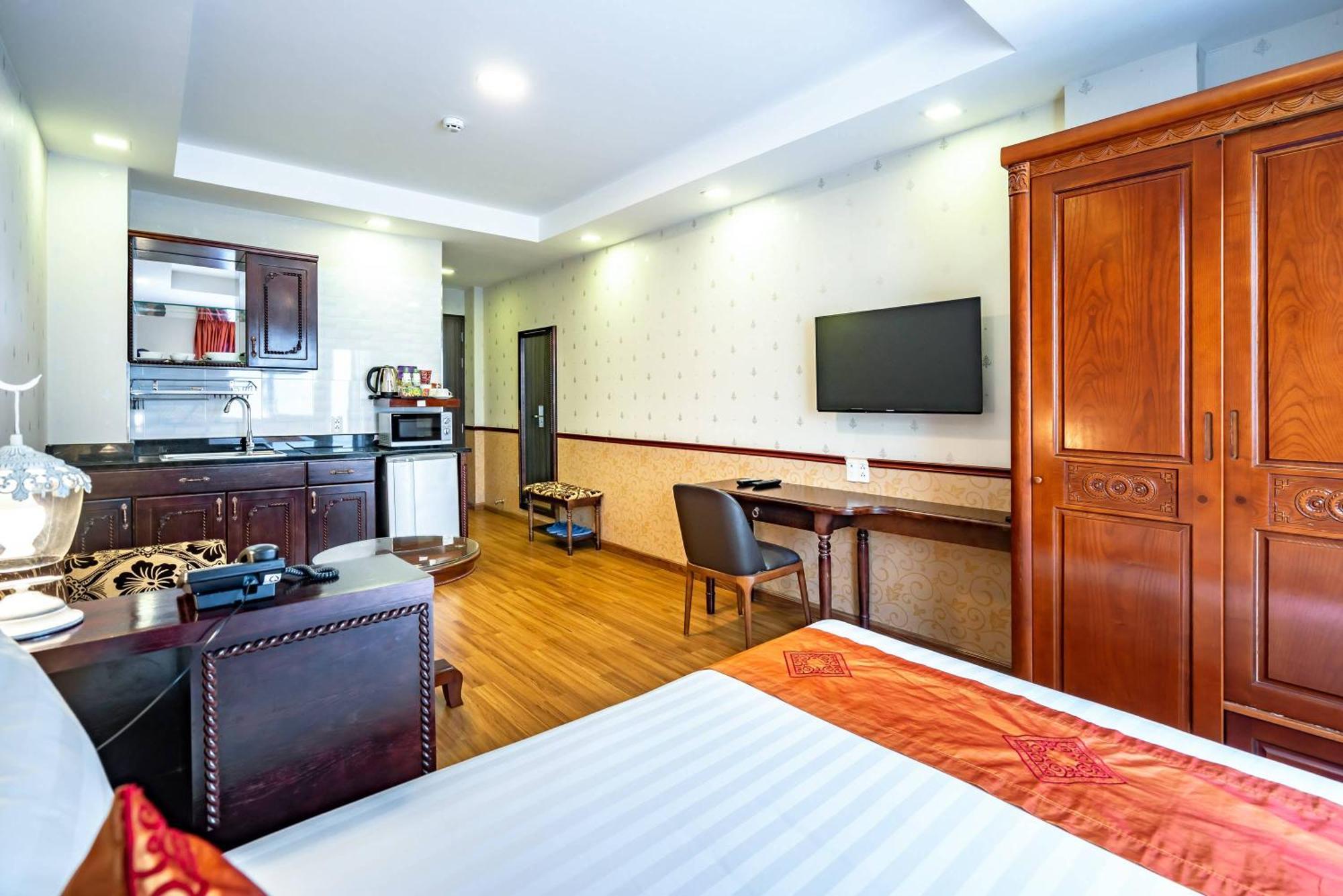 Emerald Khách sạn 3*