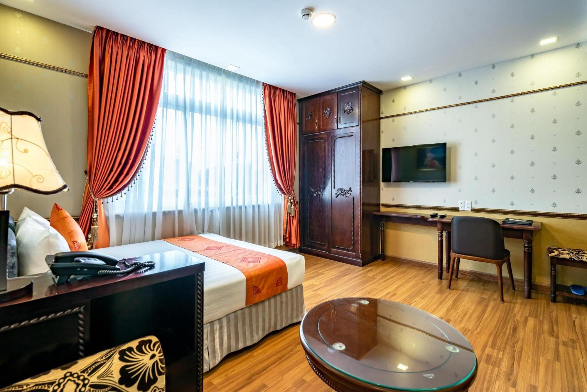 Emerald 3* TP. Hồ Chí Minh