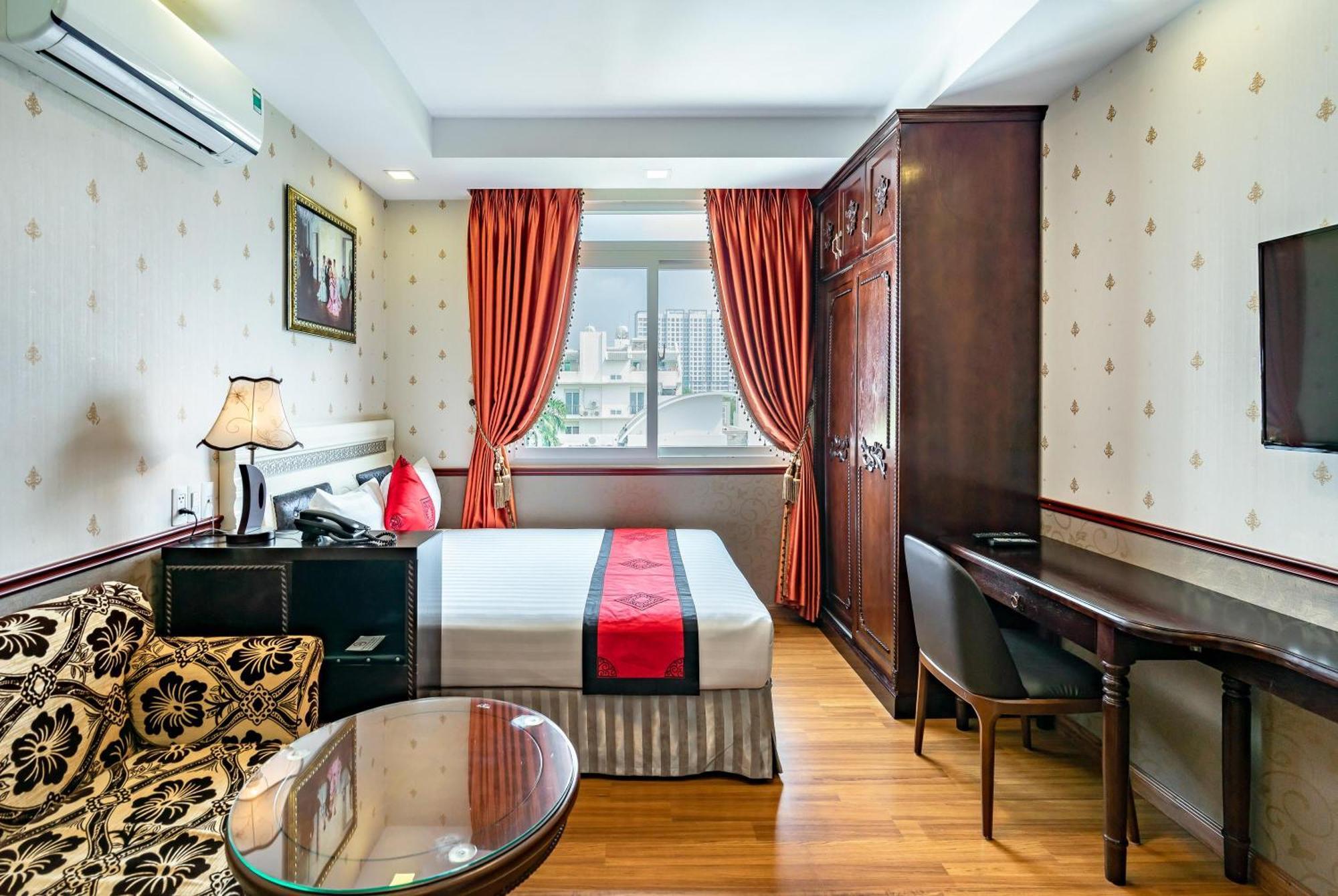 Emerald Khách sạn